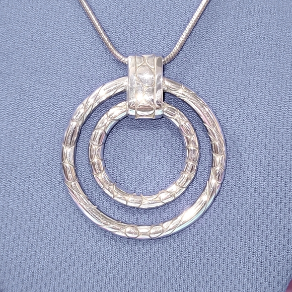 RARE RETIRED BRIGHTON PEBBLE DOUBLE RING/CIRCLES NECKLACE NWOT - Picture 2 of 5